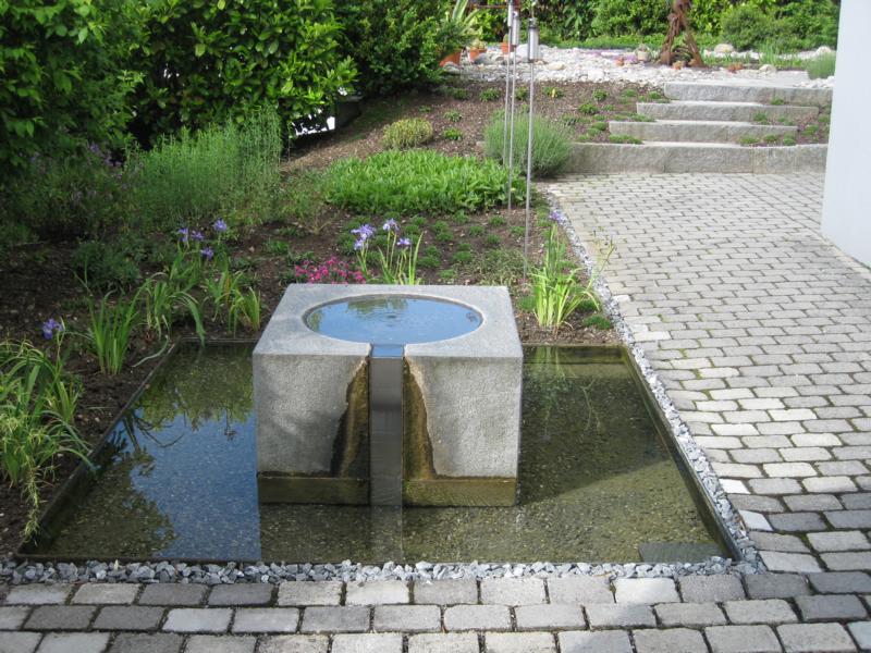 Garten mit Wasser
